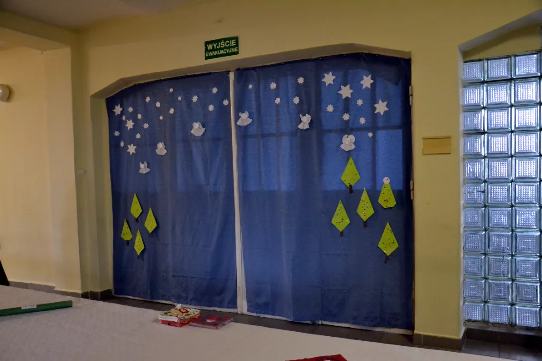 Dekoracje bożonarodzeniowe na piętrze wczesnoszkolnym 2018