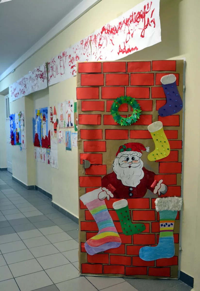 Dekoracje bożonarodzeniowe na piętrze wczesnoszkolnym 2018