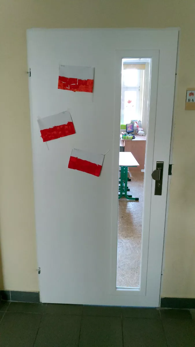 Dekoracje z okazji setnej rocznicy odzyskania przez Polskę niepodległości.