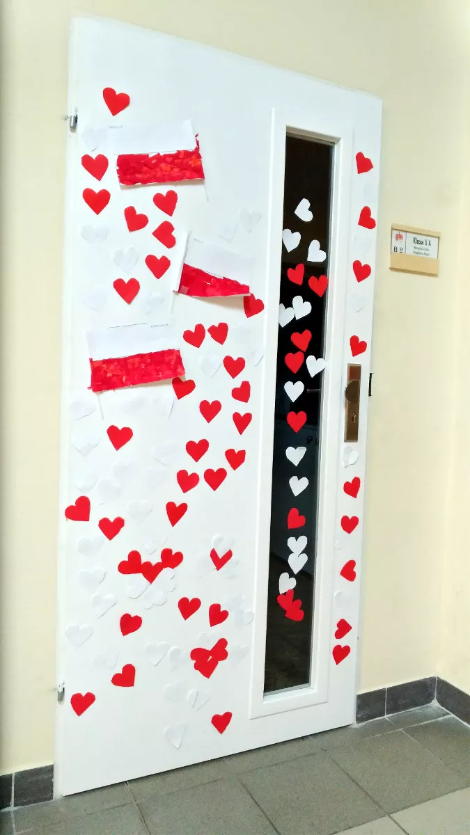 Dekoracje z okazji setnej rocznicy odzyskania przez Polskę niepodległości.