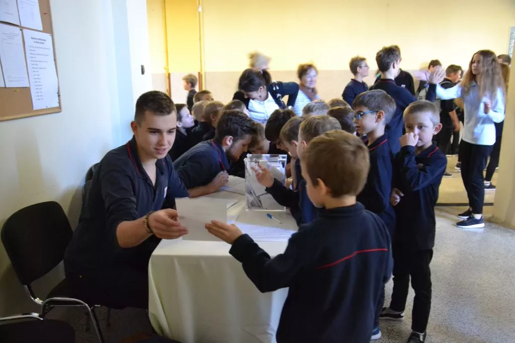 Wybory do samorządu z Maturzystami.