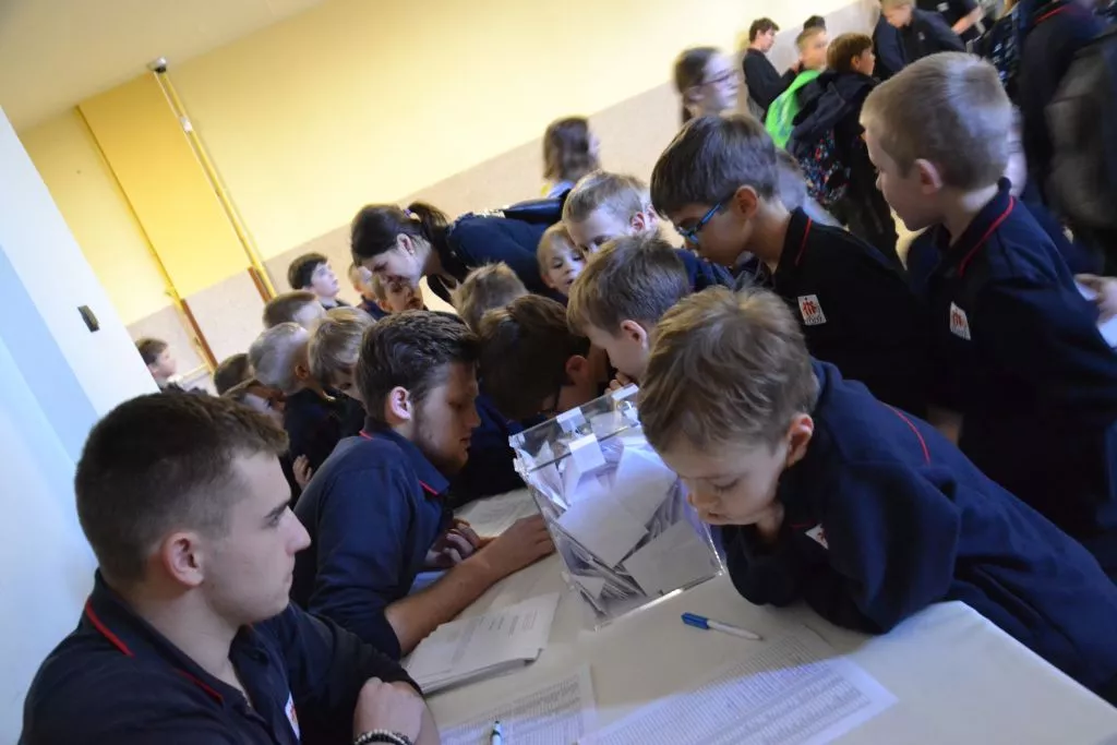 Wybory do samorządu z Maturzystami.