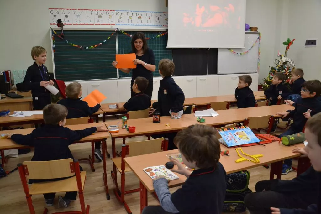 Samolotów z origami uczy nas Daniel z 6 ssp.