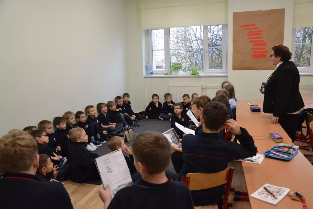 Czyta dla nas Koło Biblioteczne.