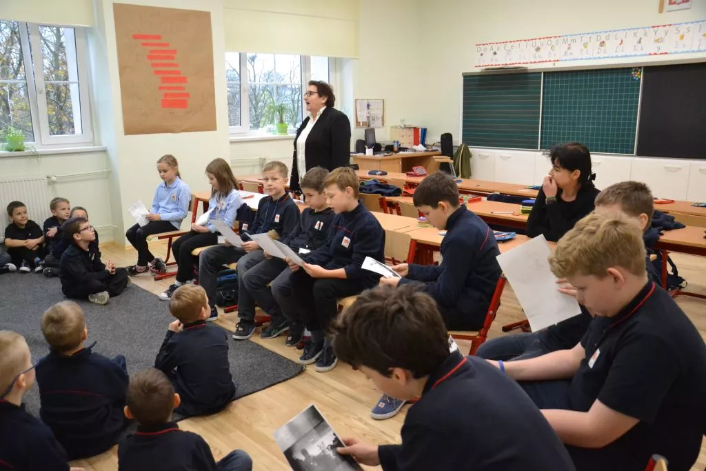 Czyta dla nas Koło Biblioteczne.