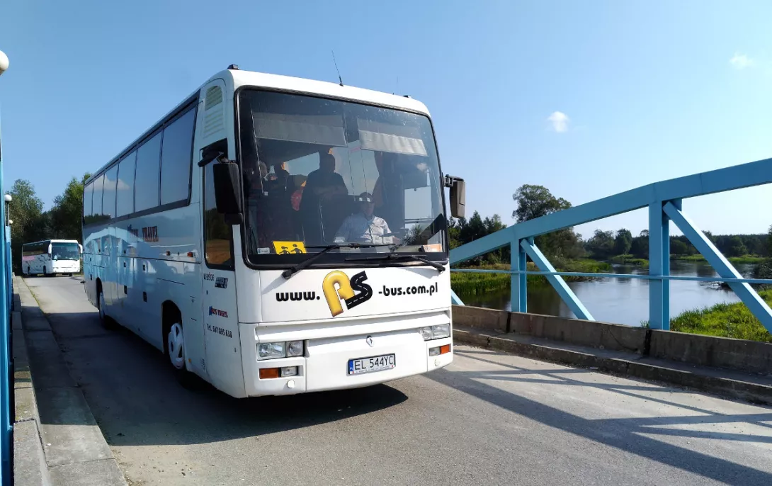 Nasz autokar przejeżdża most na Warcie.