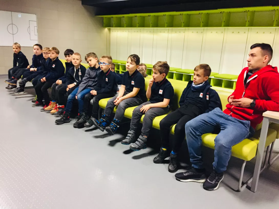 Ib doskonale bawi się... zwiedzamy stadion piłkarski