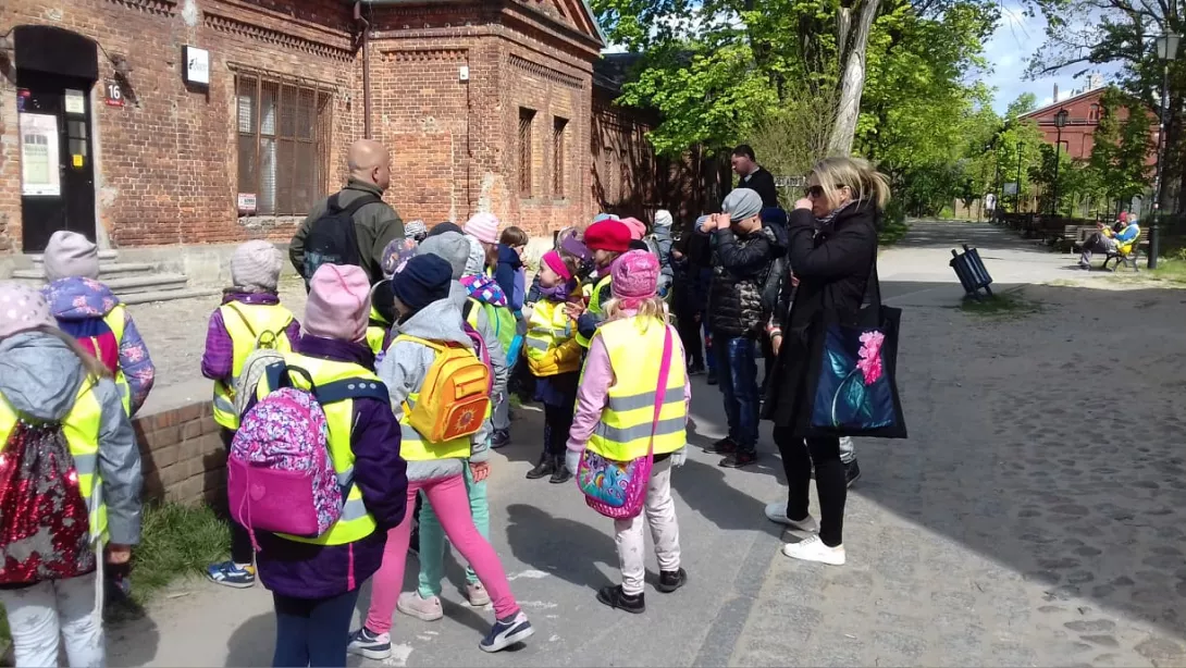 Pierwszaki poznają Łódź.