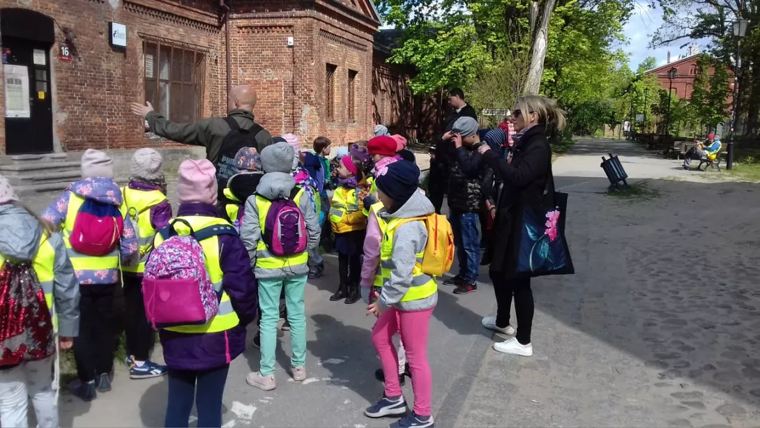 Pierwszaki poznają Łódź.