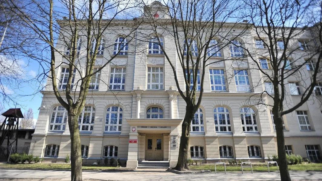 Budynek szkoły od ul. Wodnej