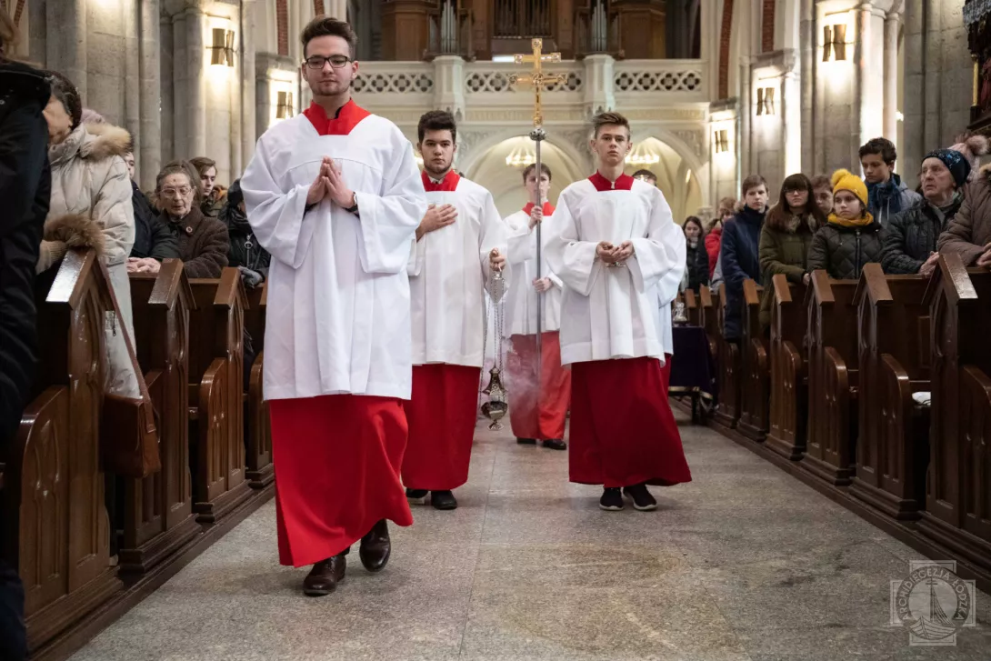 Adwentowy dzień skupienia z bp. G. Rysiem dla łódzkich szkół katolickich w Katedrze (fot. www.archidiecezja.lodz.pl).