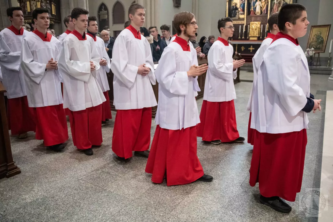 Adwentowy dzień skupienia z bp. G. Rysiem dla łódzkich szkół katolickich w Katedrze (fot. www.archidiecezja.lodz.pl).