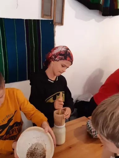 23