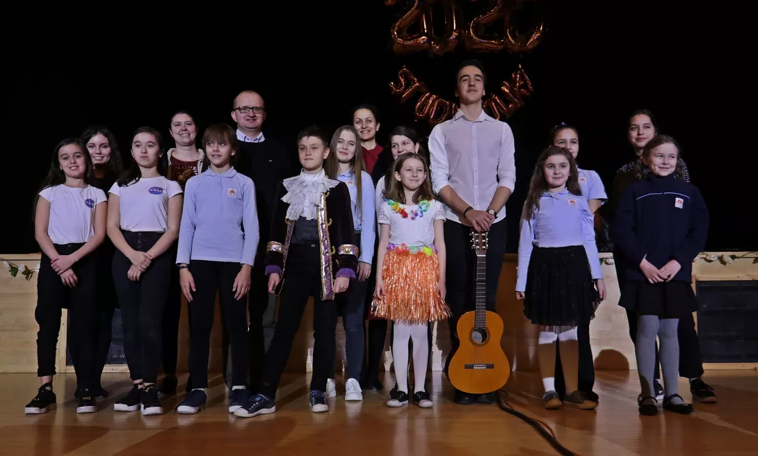 Przegląd Piosenki Obcojęzycznej, wykonawcy z jury i organizatorem