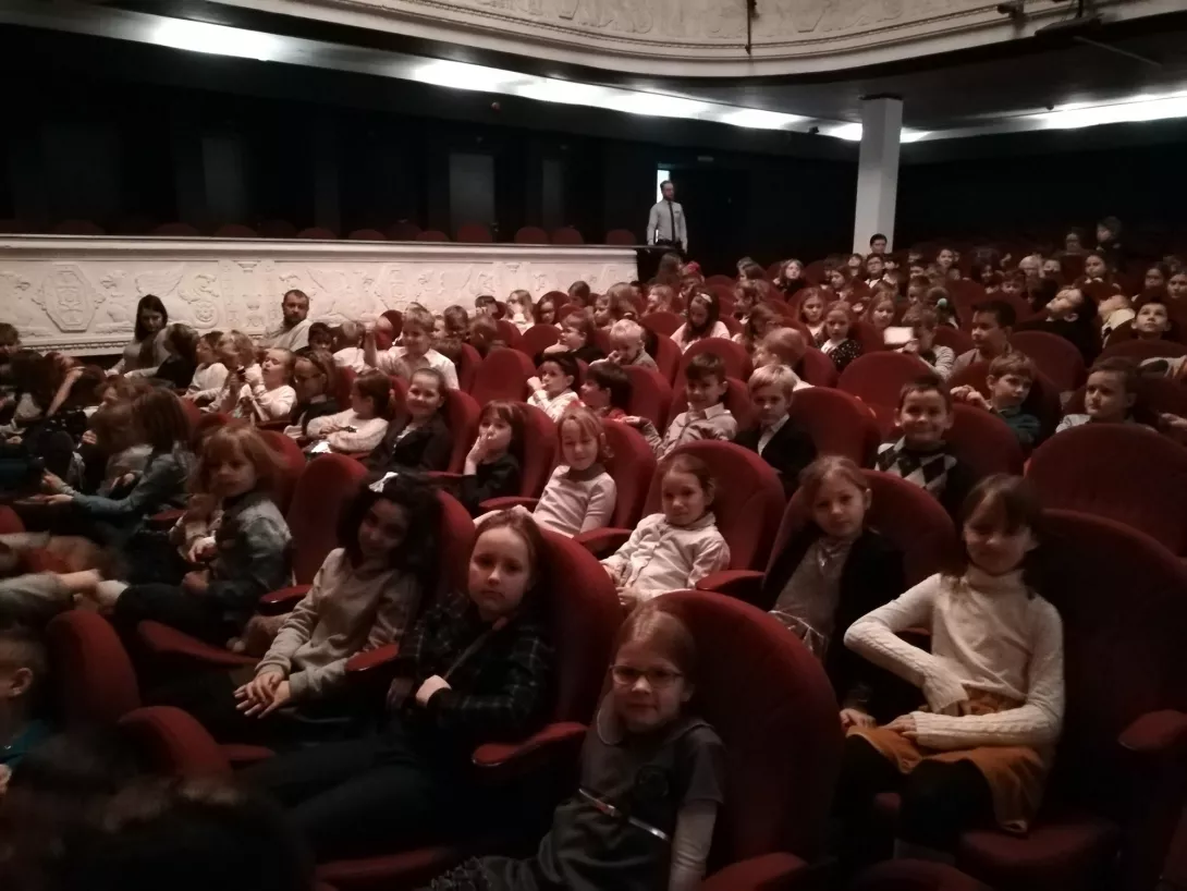 Klasy 2b i 2c SSP w Teatrze im. S. Jaracza