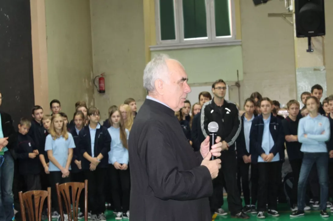 Ks. Tadeusz Bazylczuk wygłasza Słówko w Auli (2013 rok)