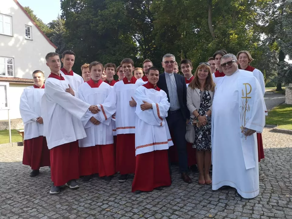 Delegacja naszej Szkoły z Ks. Inspektorem dr Tadeuszem Jareckim