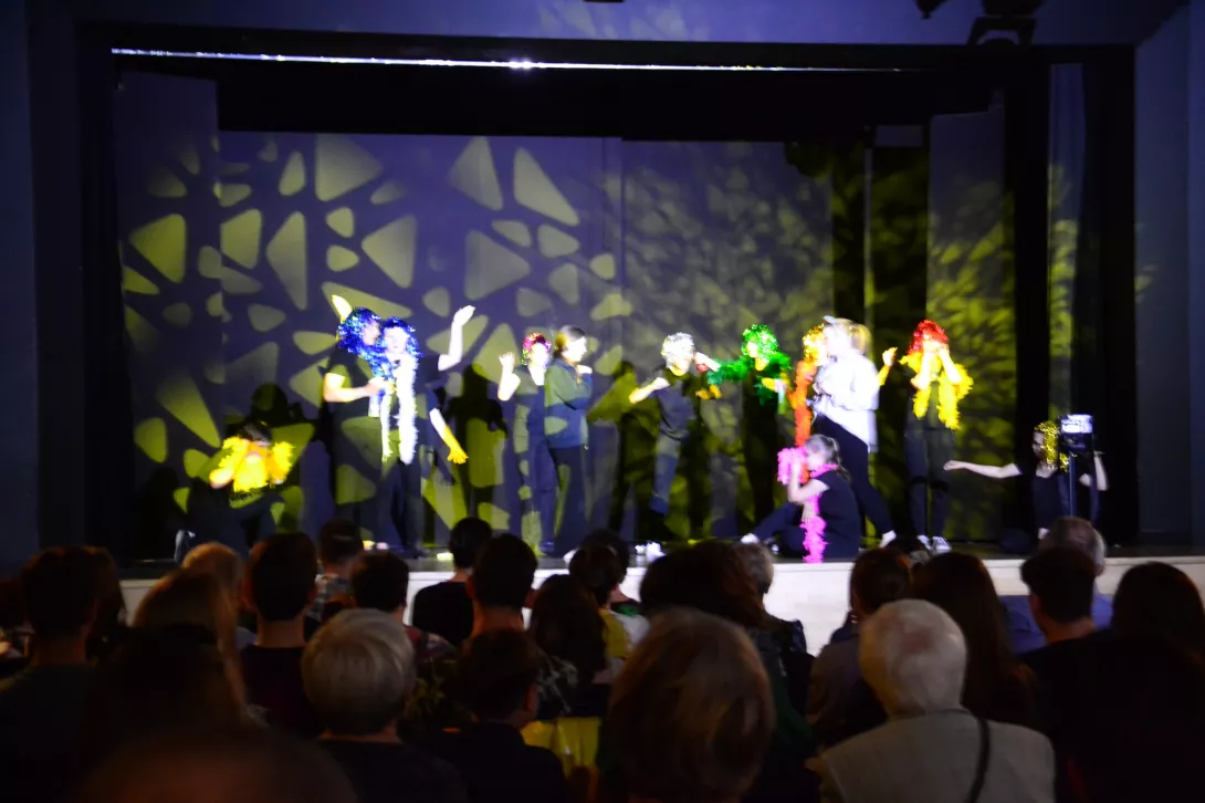 Teatr Beznazwy: "W krainie czarów"