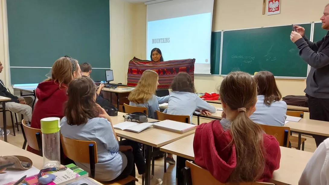 Wolontariusze z Peru, Sri Lanki i Białorusi w szkole