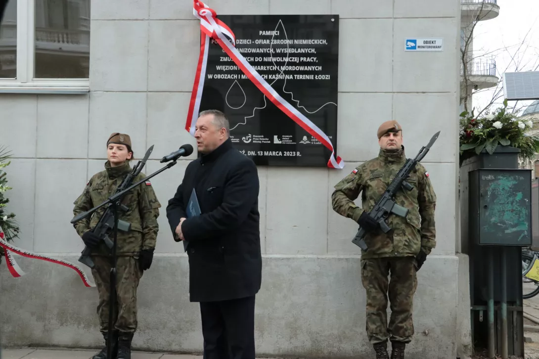 Odsłonięcie tablicy pamiątkowej poświęconej polskim dzieciom