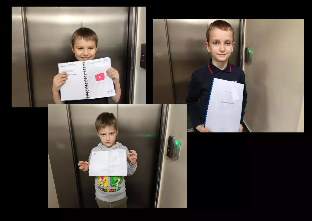 Uczniowie klasy 2b z napisanymi przez siebie książkami.