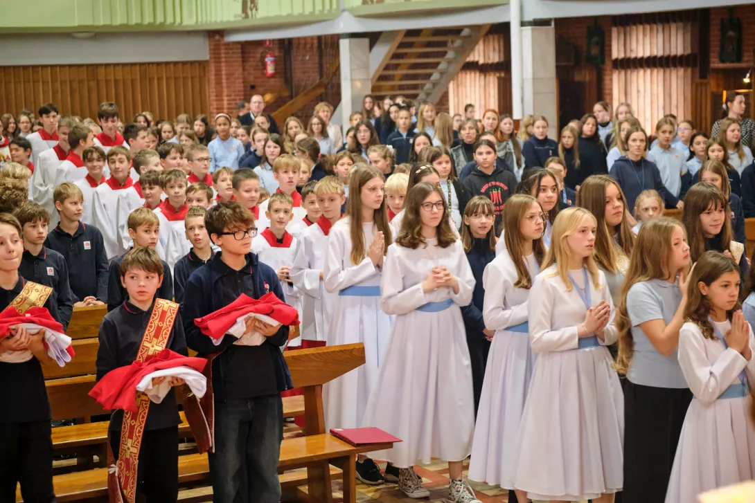 Uroczysta procesja na rozpoczęcie Mszy św.