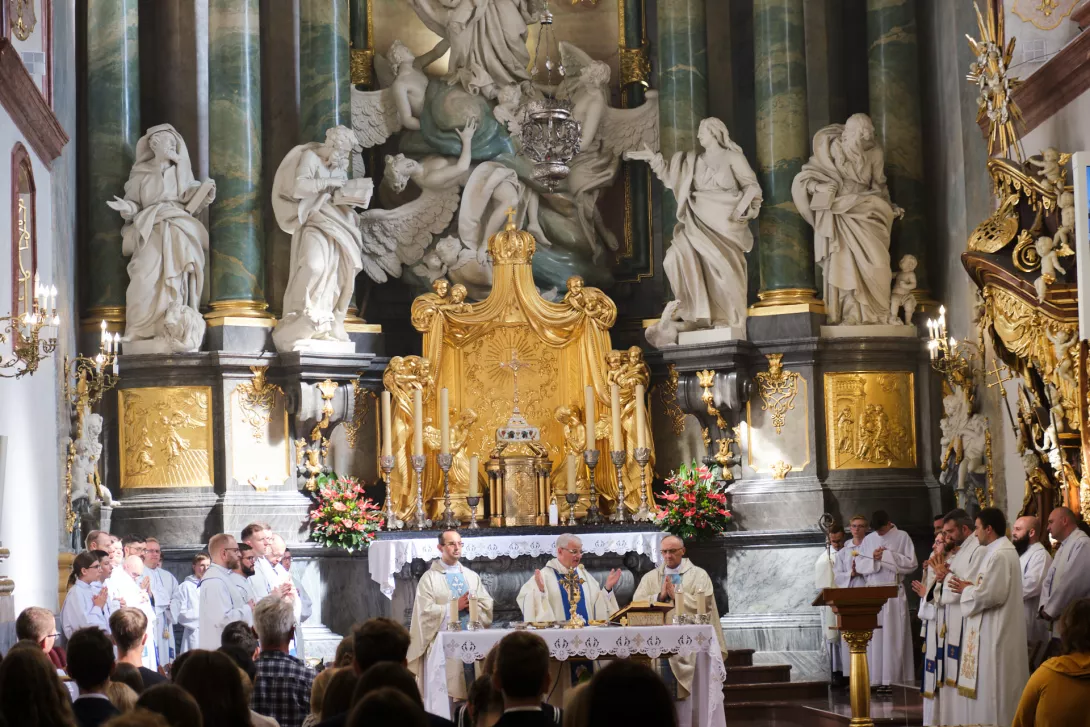 Msza św. W bazylice jasnogórskiej pod przewodnictwem ks. Bp. Marka Mendyka. (fot. Maksymilian Stańczyk)