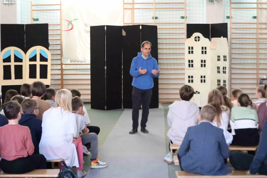 Podsumowanie PITu Junior przez Księdza Roberta Bednarskiego - pomysłodawcy spotkania.