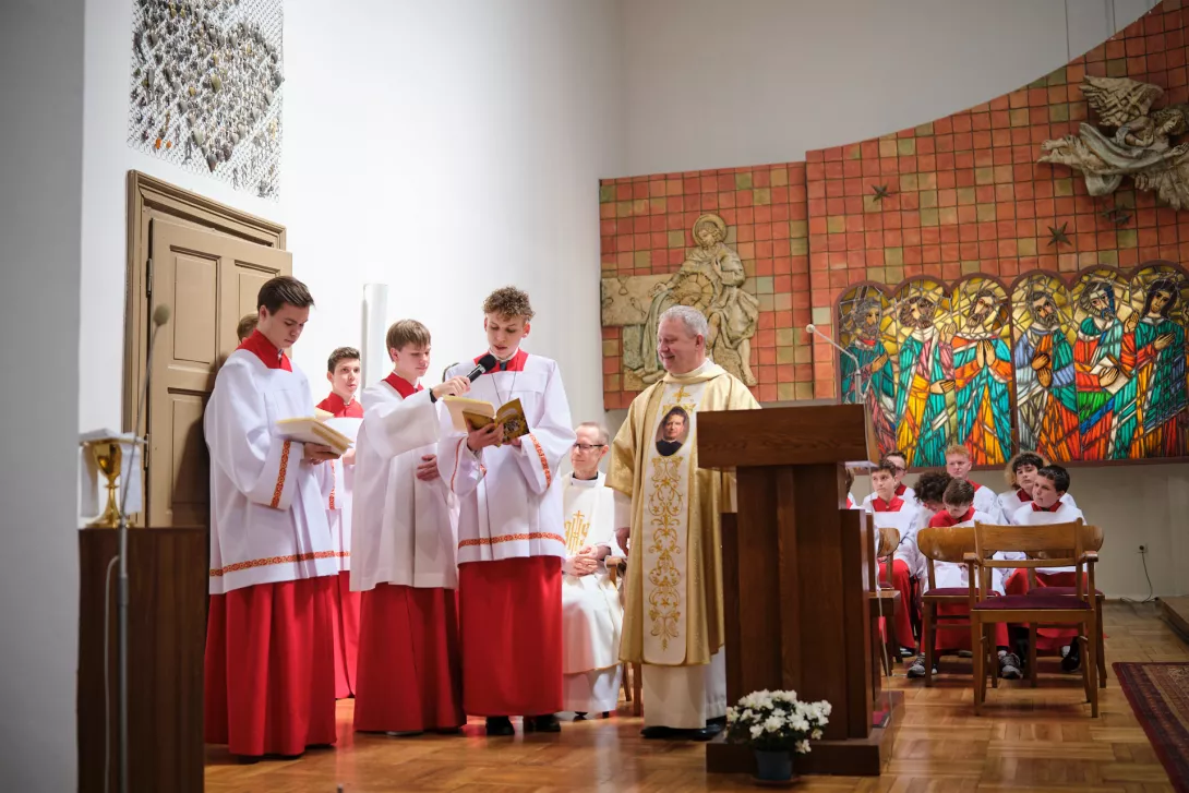 Podziękowania dla ministrantów. (fot. Amelia Szymańska)