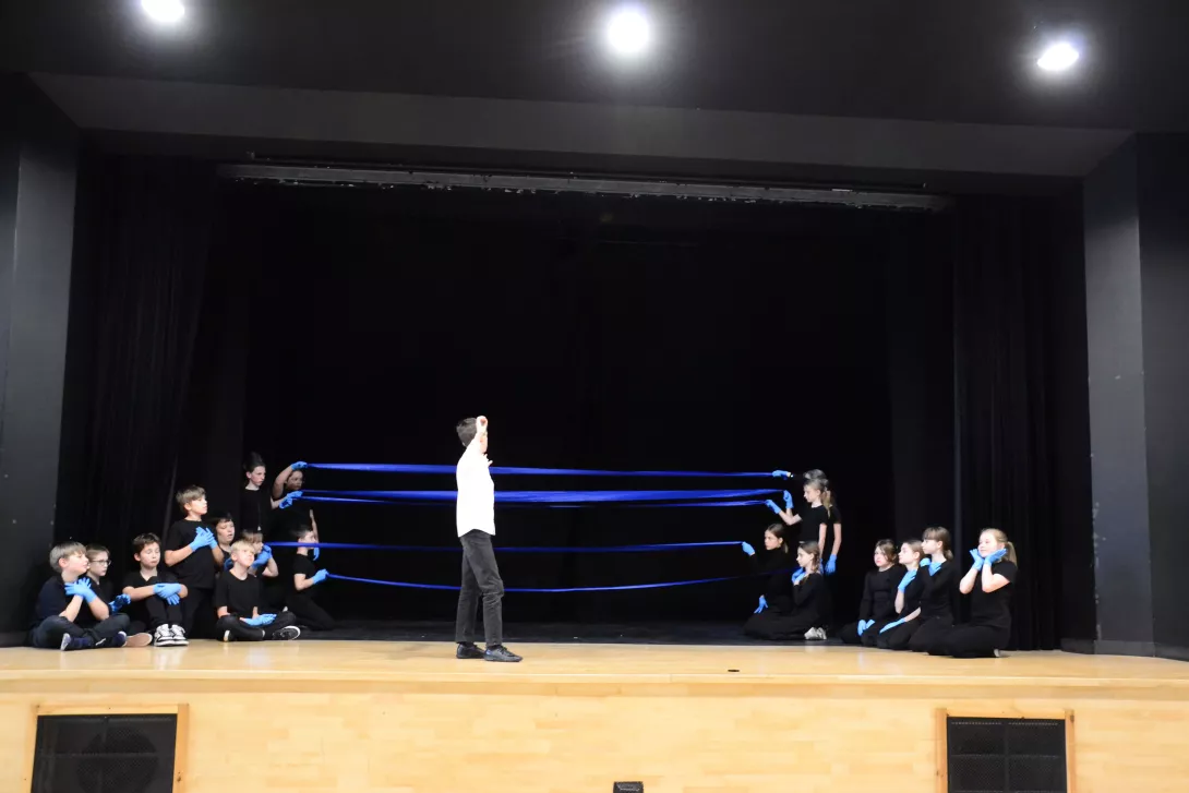 Scena ze spektaklu "Mały Chopin".