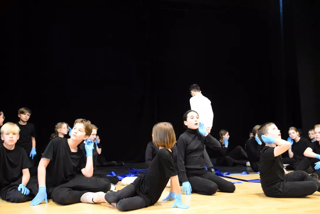 Scena ze spektaklu "Mały Chopin".