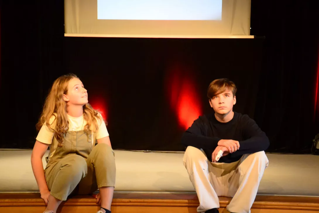 Beznazwy klas 7, fragment spektaklu "Strach się bać", wyreżyserowanego przez Zuzannę Kluszczyńską. 