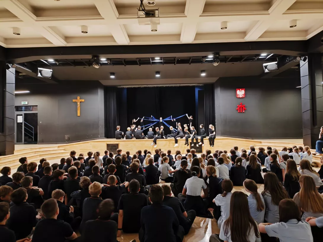 Scena ze spektaklu "Mały Chopin".