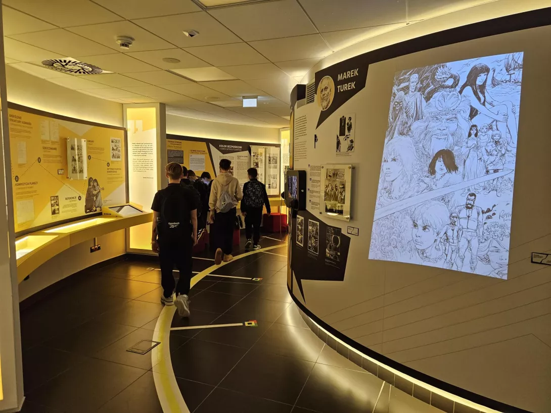 Uczniowie zwiedzają centrum komiksu