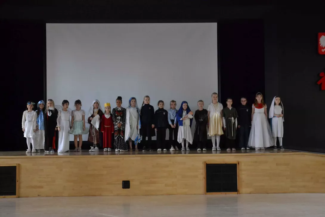 Uczestnicy balu Wszystkich Świętych: klasa 2a.