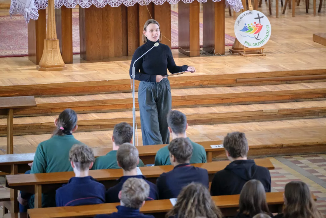 Malwina głosi nauczanie o doświadczeniu ciemności w życiu. (fot. Maciej Majtczak)