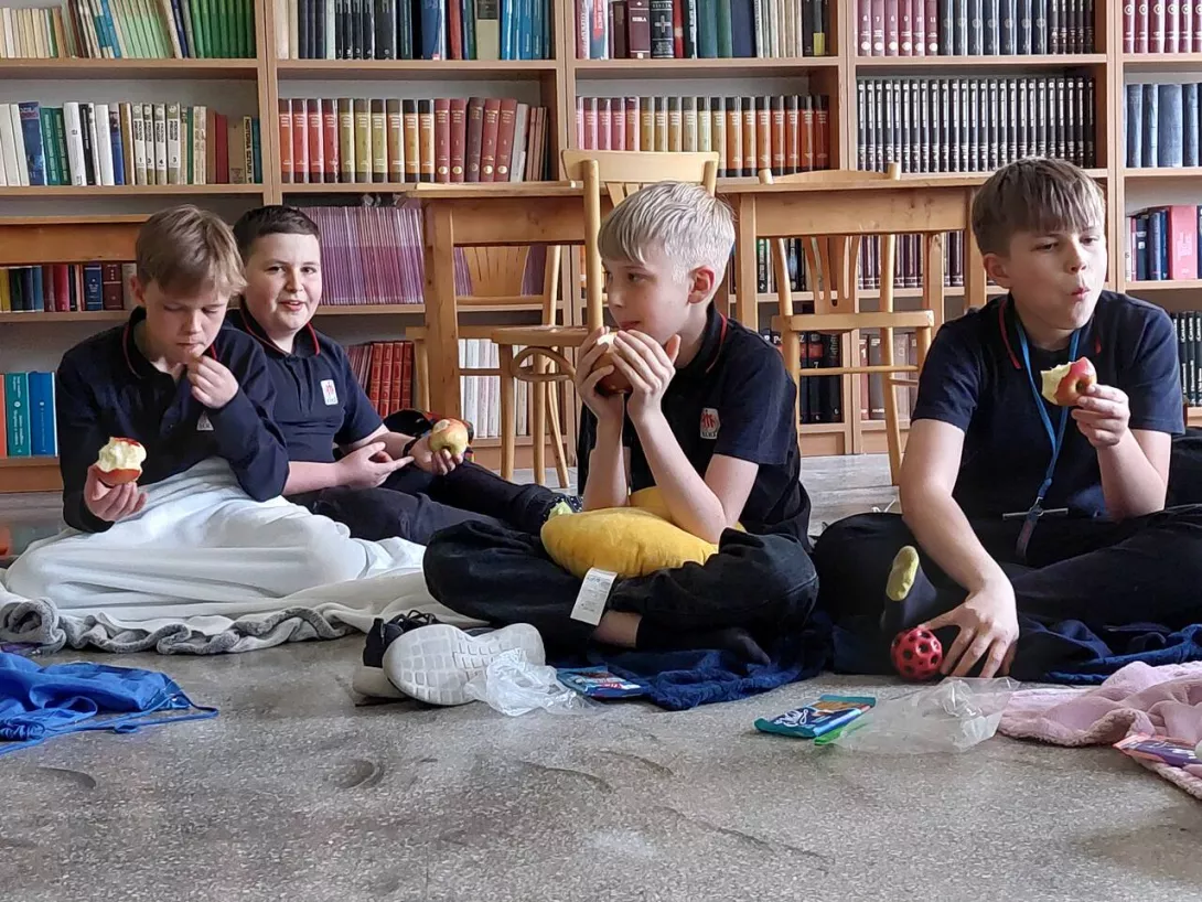 Dzieci podczas warsztatów z uważności 4