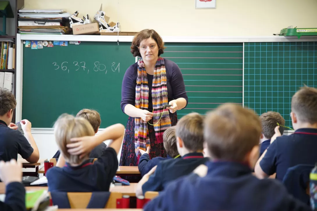 Warsztaty artystyczne nawiązujące do tradycji i dziedzictwa kulturowego regionu łódzkiego. 