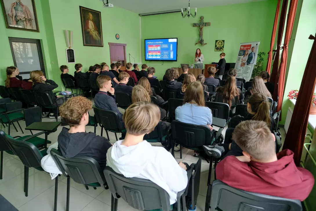 Spotkanie klas 3 SLO z przedstawicielami Służby Cywilnej Auli JP2.