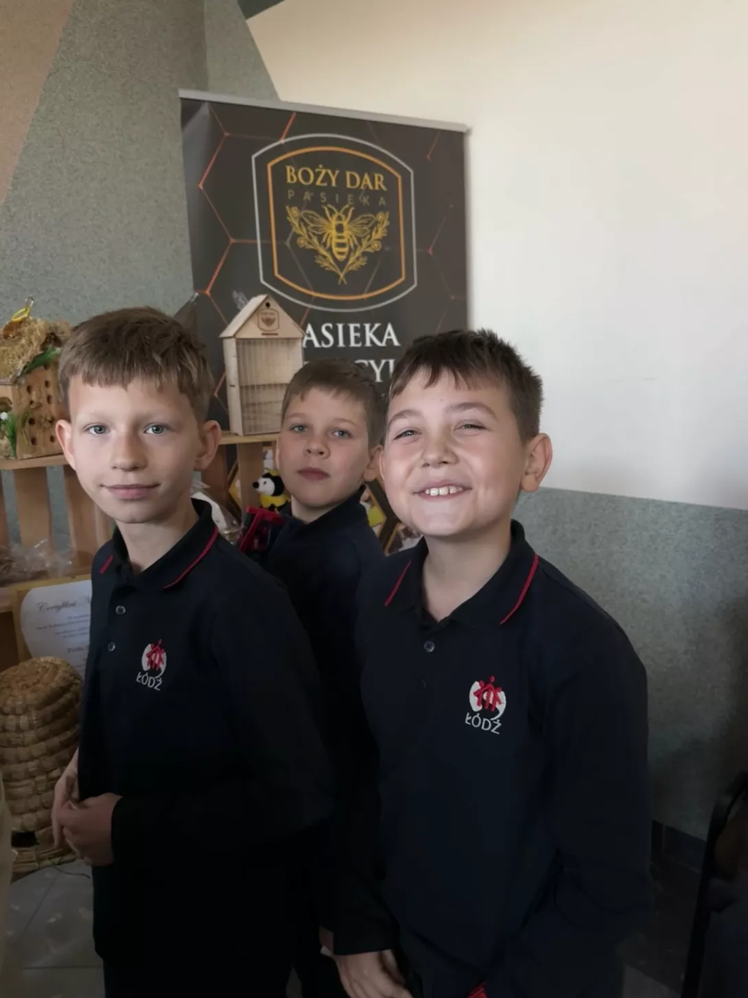 Poznajemy pasiekę i pracę pszczelarza.