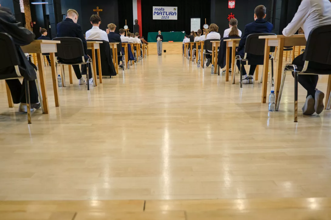 Uczniowie klas ósmych SSP podczas egzaminu ósmoklasisty 2025.