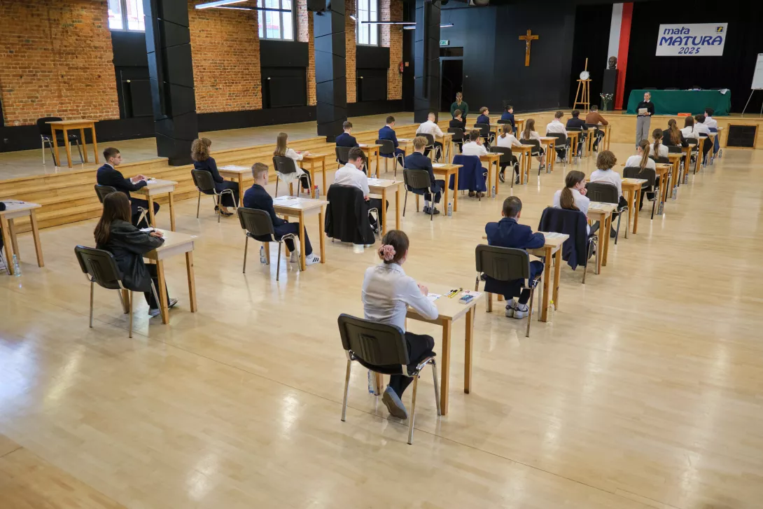 Uczniowie klas ósmych SSP podczas egzaminu ósmoklasisty 2025.