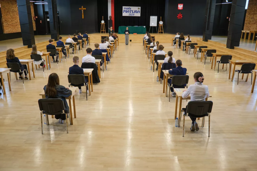 Uczniowie klas ósmych SSP podczas egzaminu ósmoklasisty 2025.