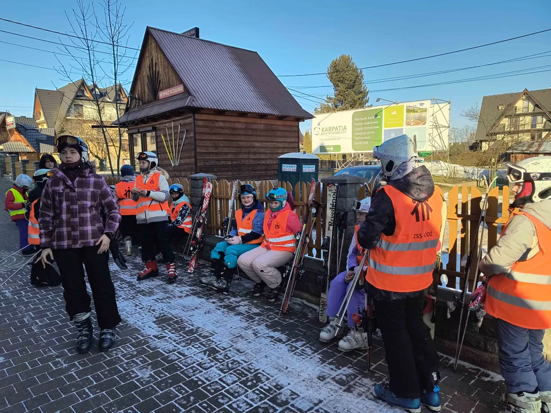 Zimowisko 2025, na stoku Białki Tatrzańskiej, w oczekiwaniu na skibusa