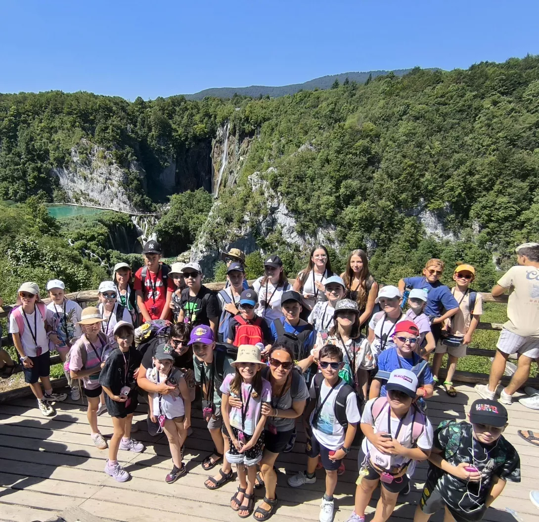Zdjęcie grupowe w Narodowym Parku Jezior Plitwickich.