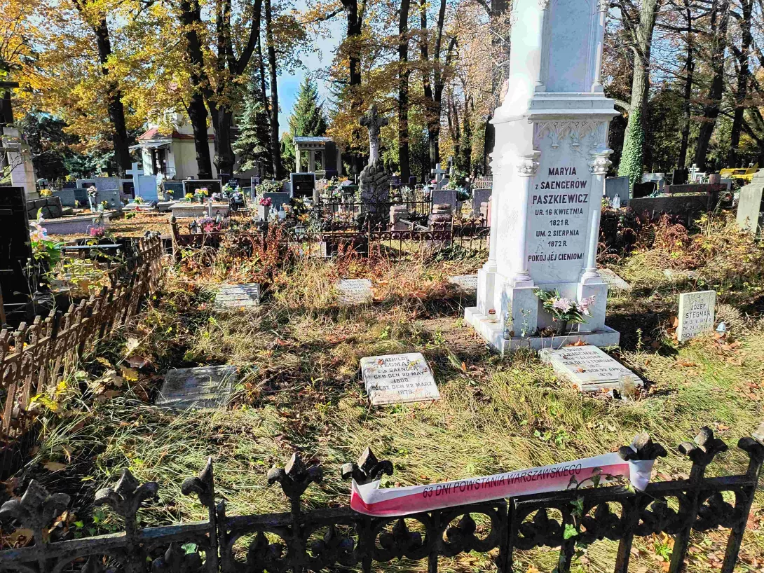 Porządkowanie Starego Cmentarza 2025 (foto Marcin Paździor