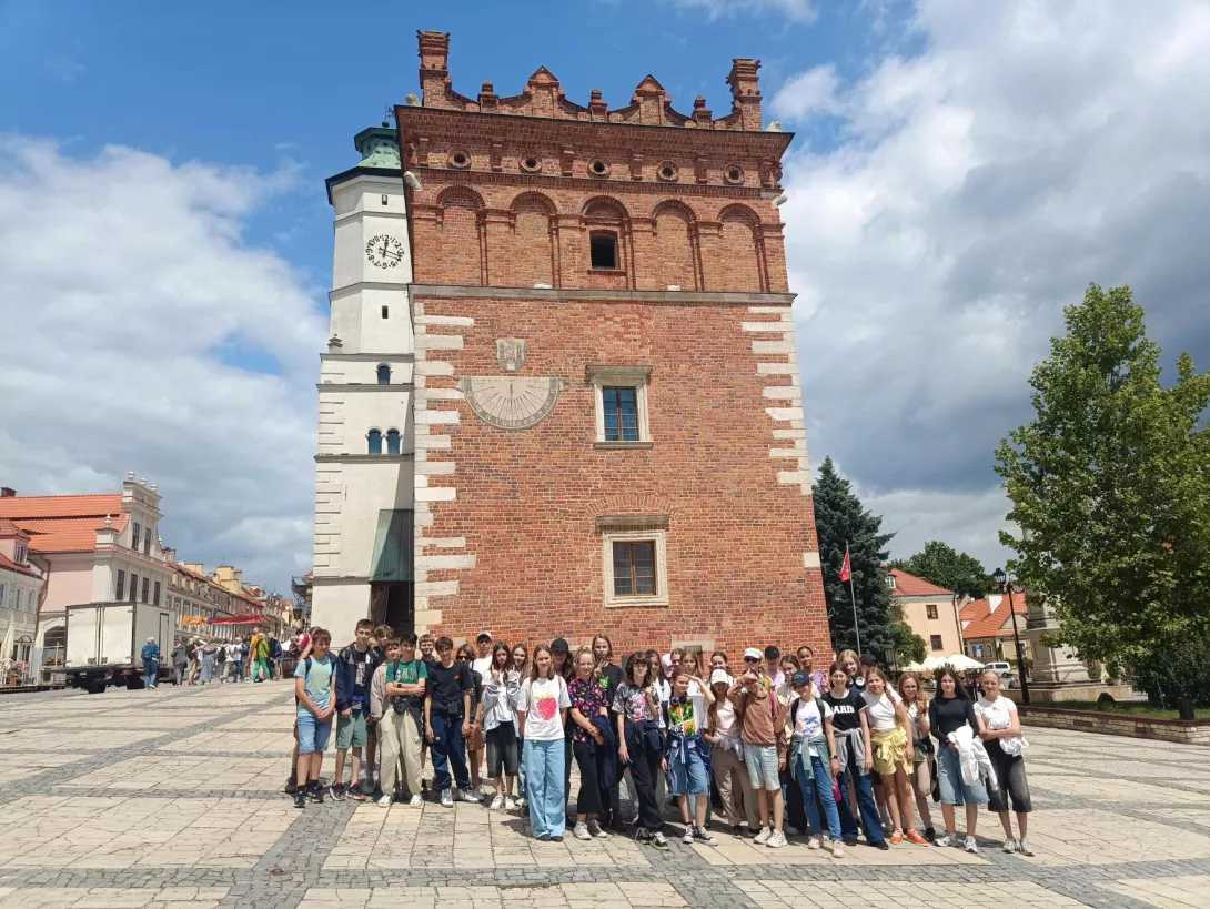 Zdjęcie grupowe na rynku w Sandomierzu