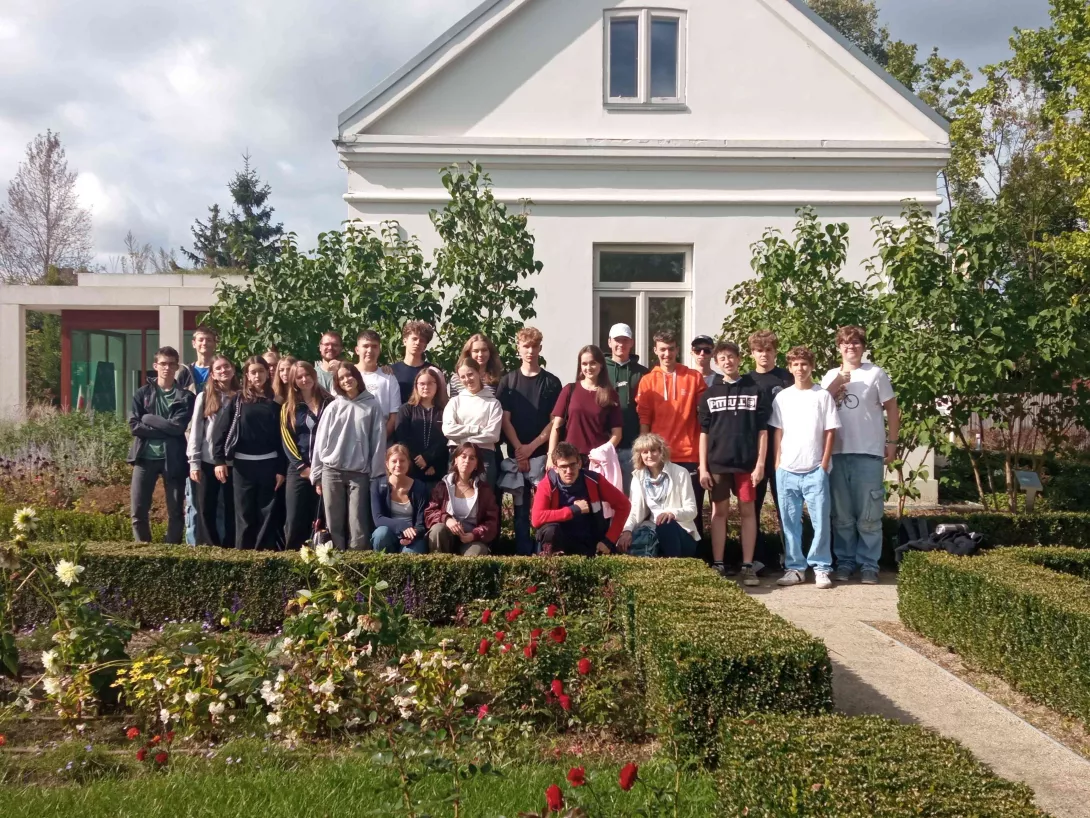 Klasa 2B przed Muzeum Rodziny Pileckich