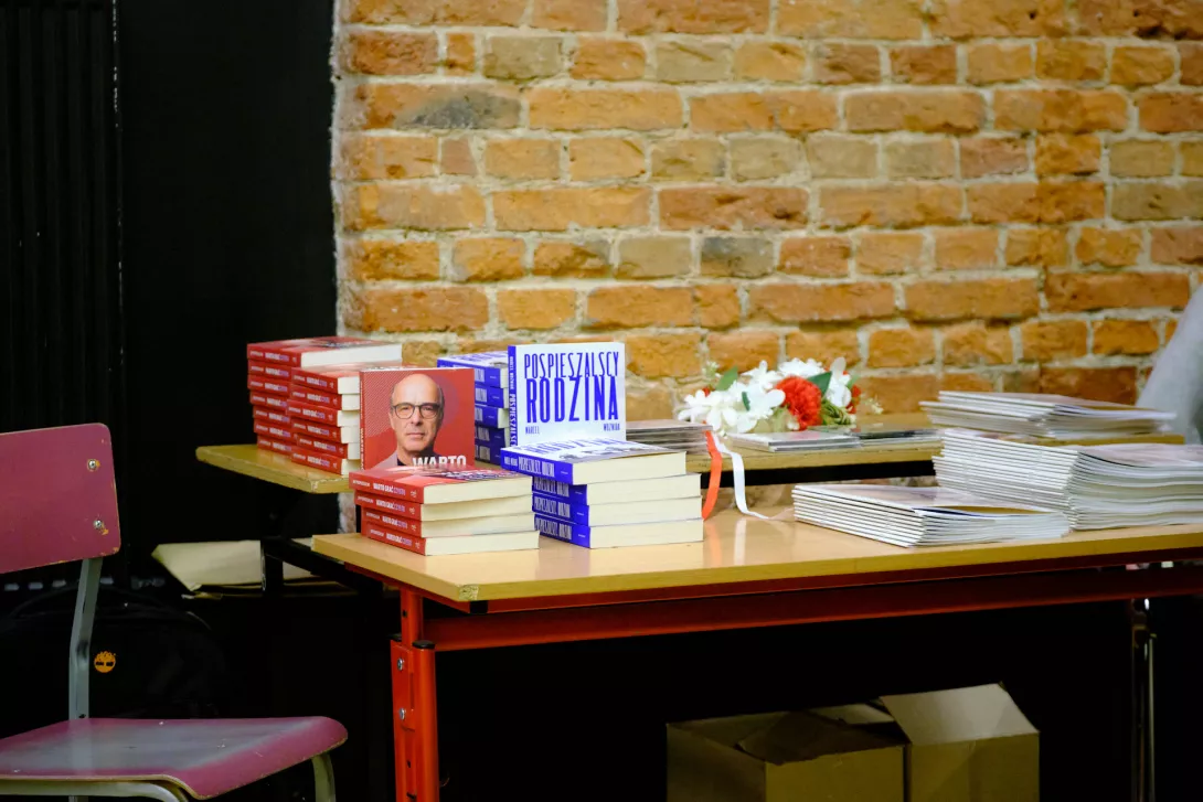 Książki i płyty pana Jana Pospieszalskiego. (fot. Agnieszka Guminiak)