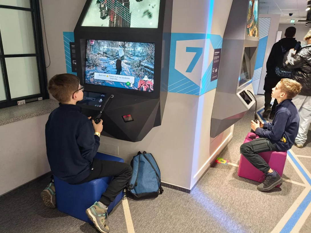 Uczniowie zwiedzają centrum komiksu